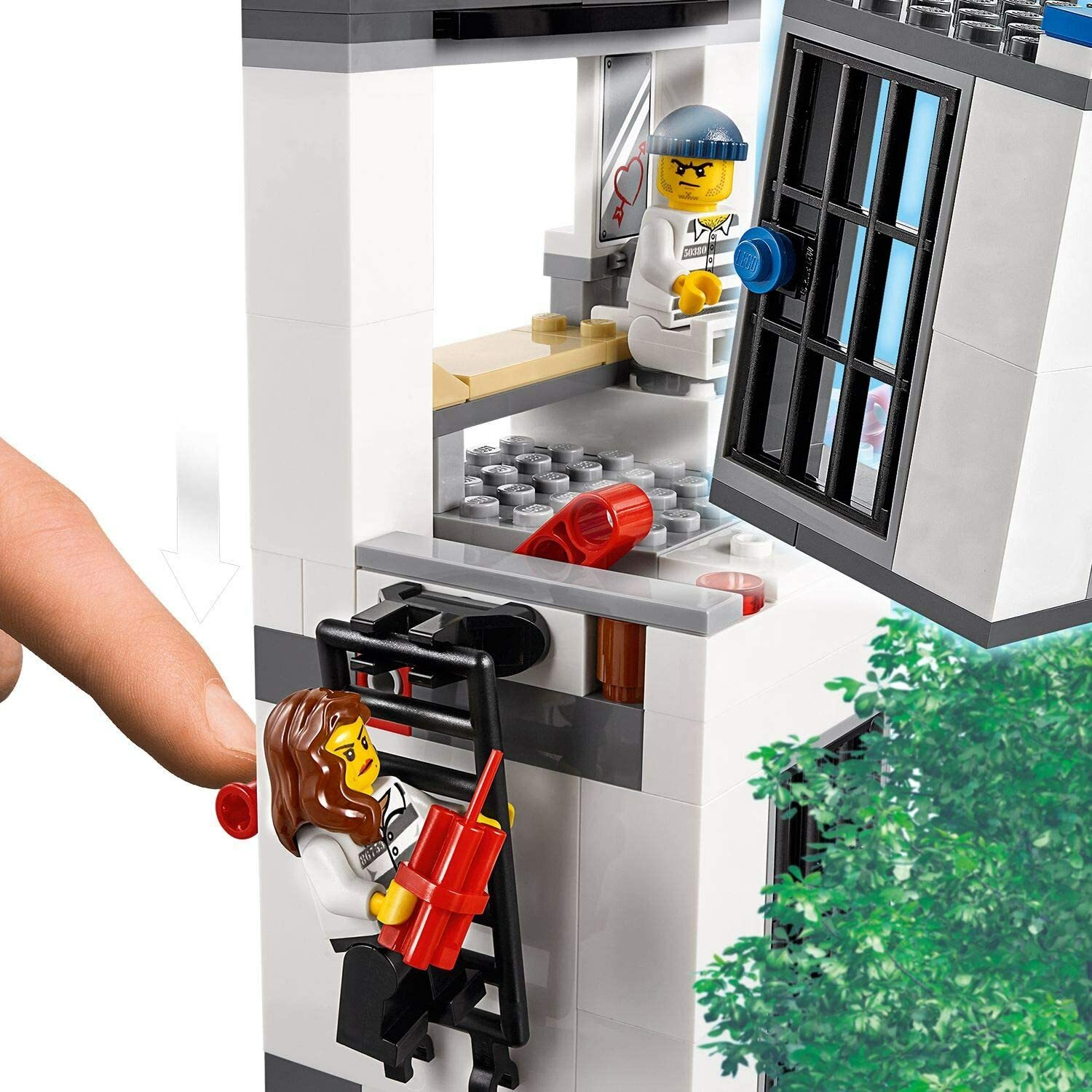 LEGO City Le commissariat de Police 60246 / ENFANT Fille Garçon Jeux NOEL