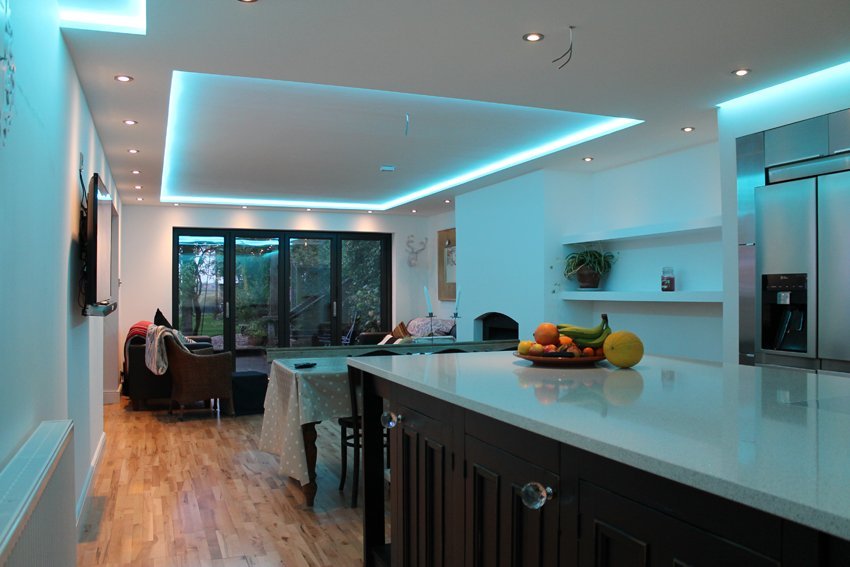 Kit Ruban LED RVB RGB 5m 60LED/m 2835 + Alimentation 2A+ Télécommande 24 touches